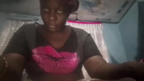 Snapshot of milkyebony254 chatting on September 12, 8:33 pm milkyebony254 online show from September 12, 8:33 pm