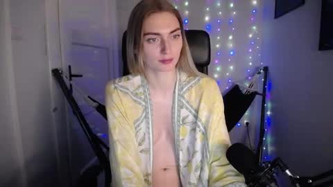 millie_lacroix online show from December 4, 9:56 am