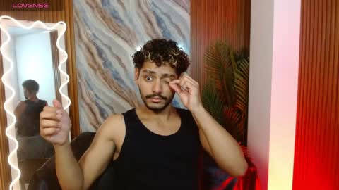 milo_tay online show from April 17, 2:58 am