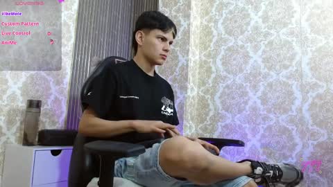 milo_tay1 online show from April 2, 3:03 am