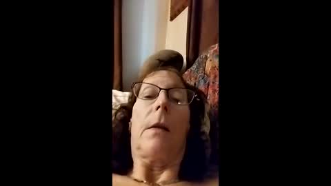 miloanj online show from April 22, 10:06 pm