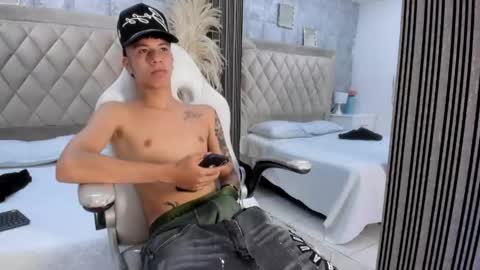 Milo online show from April 16, 8:31 pm