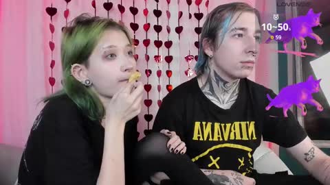 Snapshot of milten_trish chatting on February 18, 5:53 pm milten_trish online show from February 18, 5:53 pm