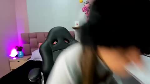 Snapshot of milu_beluci chatting on September 30, 4:06 pm  Milu Belucci  online show from September 30, 4:06 pm