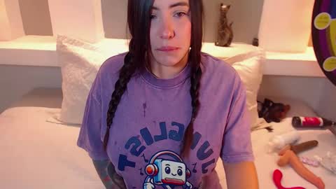 Snapshot of milu_w4llace chatting on September 26, 12:29 am Milu Wallace online show from September 26, 12:29 am