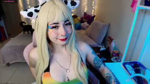 mily_milk_ online show from July 23, 11:19 am