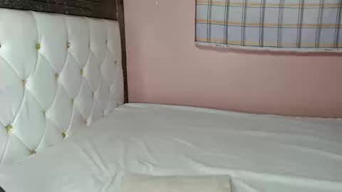 mimiebony online show from April 9, 6:52 am