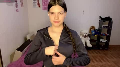 Amelia online show from November 11, 4:31 pm