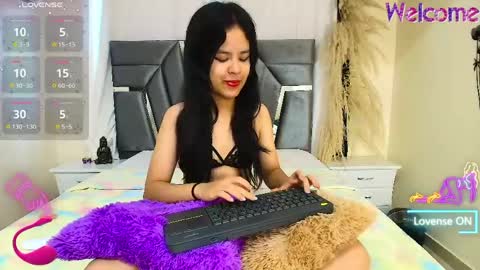 minilove_01 online show from March 31, 12:27 pm