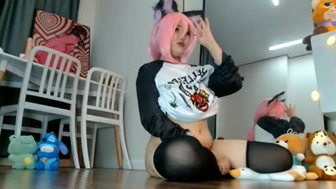 Minji online show from May 20, 12:55 pm