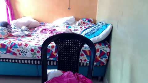 Andrea online show from April 14, 6:33 pm