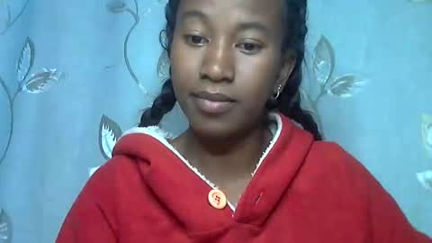 minouch211907 online show from April 19, 1:28 am