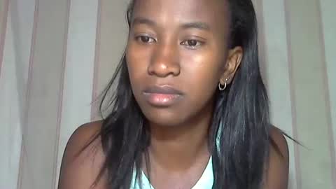 minouch211907 online show from December 2, 3:27 am