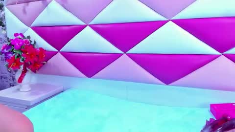 Snapshot of mirabella_miller chatting on September 20, 3:37 pm mirabella_miller online show from September 20, 3:37 pm