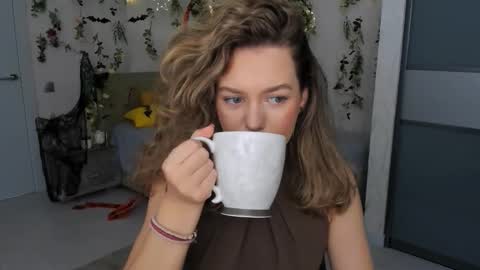 Emma online show from October 30, 8:20 pm