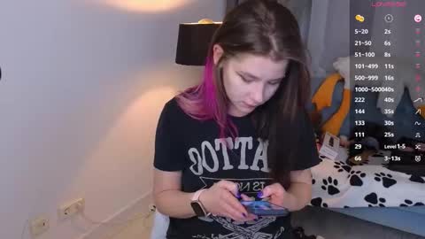 Snapshot of mirafalls chatting on October 9, 5:46 am Mira online show from October 9, 5:46 am