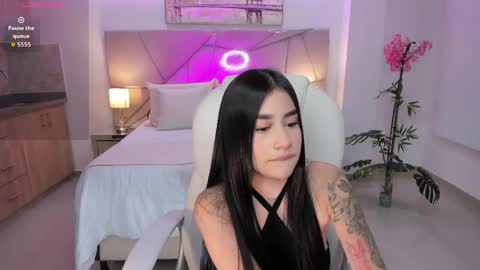 miranda_crawfor online show from April 14, 5:33 am