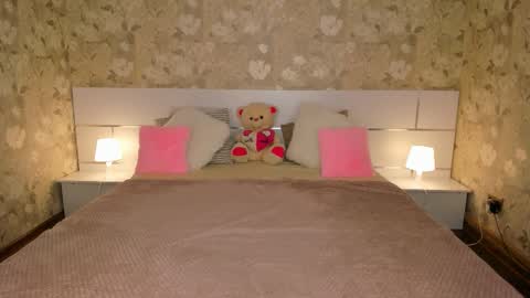 mishapallmer online show from March 18, 1:50 pm