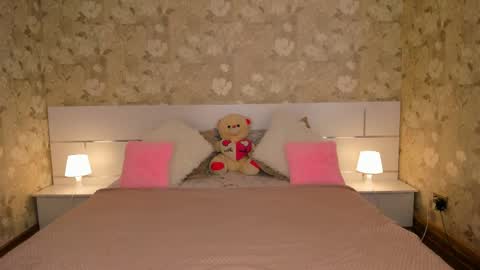 mishapallmer online show from April 17, 6:27 am