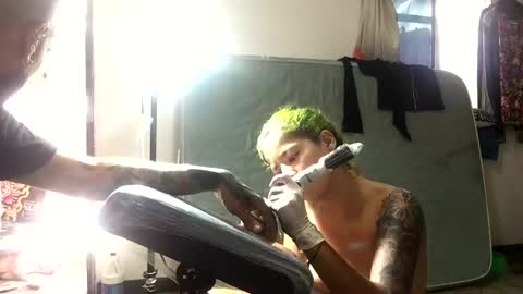 Mishone y Ares online show from December 15, 6:04 pm