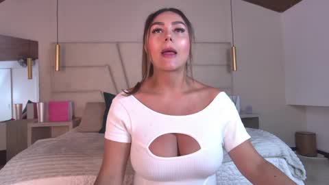 miss__ary_ online show from April 16, 11:43 am