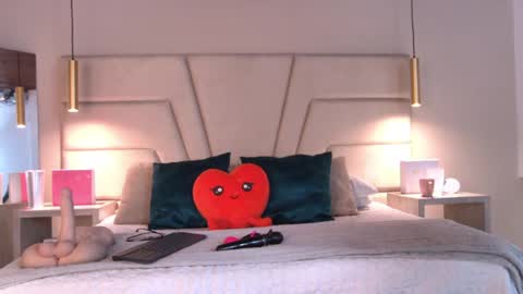 miss__ary_ online show from March 26, 11:48 am