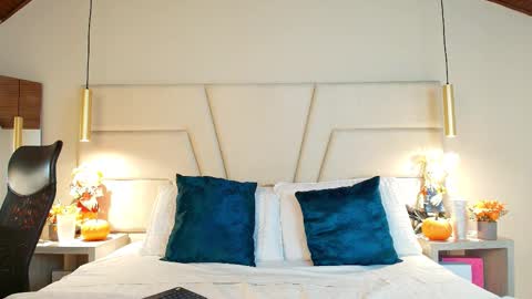 miss__ary_ online show from November 4, 12:17 pm