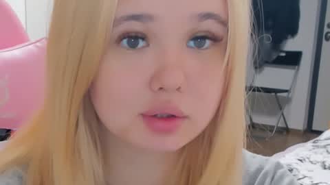 miss__selena online show from February 5, 12:20 am