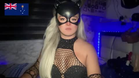 Call me  Miss Antonette  online show from June 6, 9:20 pm