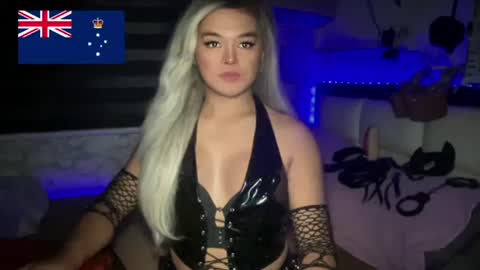 Call me  Miss Antonette  online show from June 24, 8:05 pm