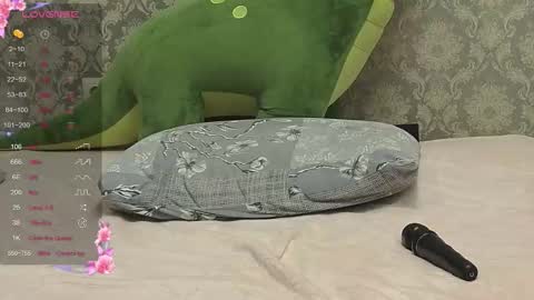 Snapshot of miss_divora chatting on October 15, 9:04 pm miss_divora online show from October 15, 9:04 pm