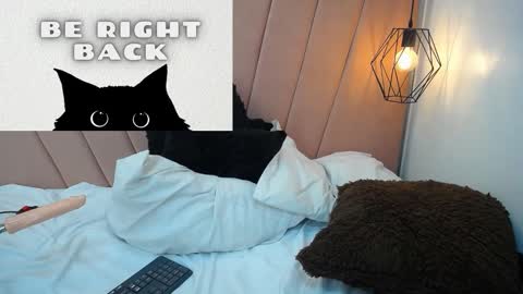 mia online show from December 15, 8:05 pm