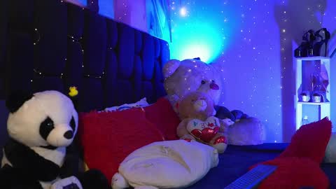 Sophie Cardenas ..... independent model online show from January 4, 3:07 am