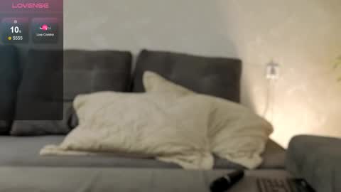 miss_ur_kiss online show from October 12, 6:06 am