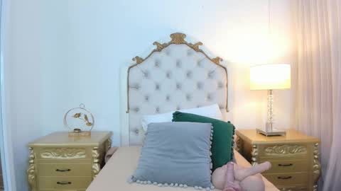 miss vivienne online show from December 4, 3:06 am