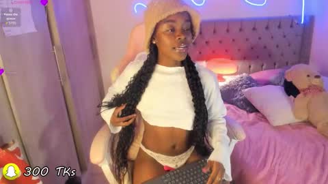 Tay Tay Independent Model   online show from December 5, 7:29 am