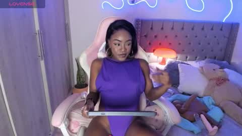 Snapshot of miss_west chatting on February 7, 7:18 am Tay Tay Independent Model   online show from February 7, 7:18 am