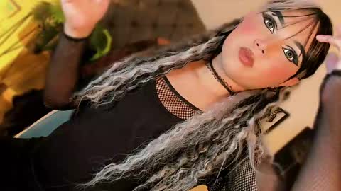 miss_zz online show from April 17, 9:50 pm