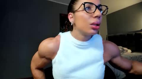 Alesyamuscledoll online show from April 5, 8:28 pm