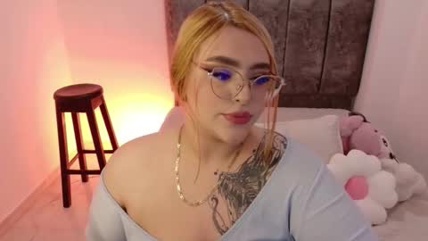 missevans_ online show from December 14, 2:51 am