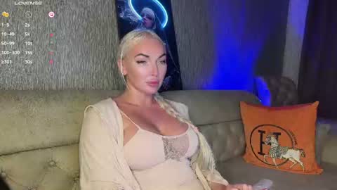 Jess online show from August 6, 8:29 pm