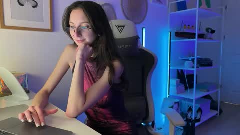 misslalii online show from April 24, 7:49 pm