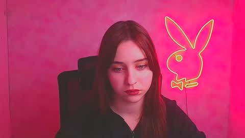 Mia online show from November 13, 8:00 pm