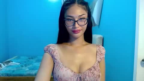 missminervaa online show from May 23, 3:19 pm