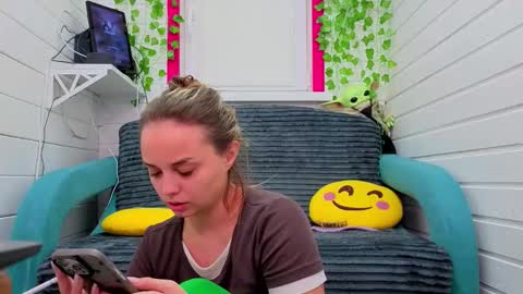 . online show from December 1, 7:28 am