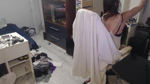 missthon online show from April 21, 9:27 am