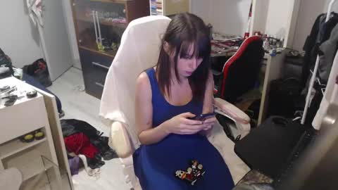 missthon online show from April 1, 1:41 pm