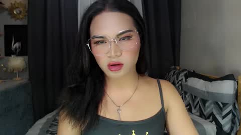 misstrishontop online show from January 15, 4:00 pm