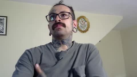     online show from November 25, 3:33 pm