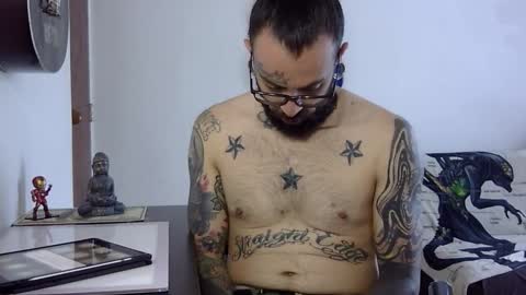 Snapshot of misternocturne chatting on September 21, 2:32 pm     online show from September 21, 2:32 pm